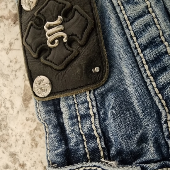 Miss Me Bling Shorts 27 - Picture 4 of 7